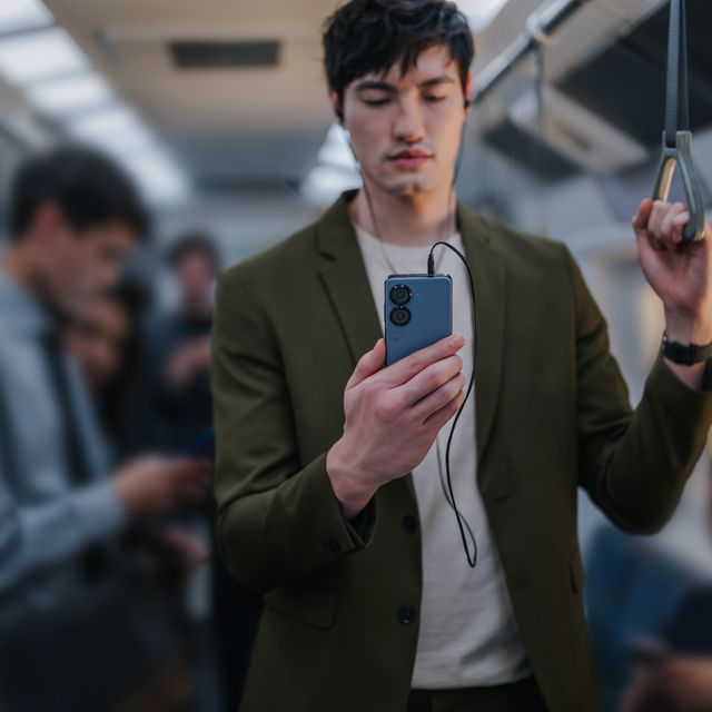 Asus Zenfone9 Commercial Kv Stills 96